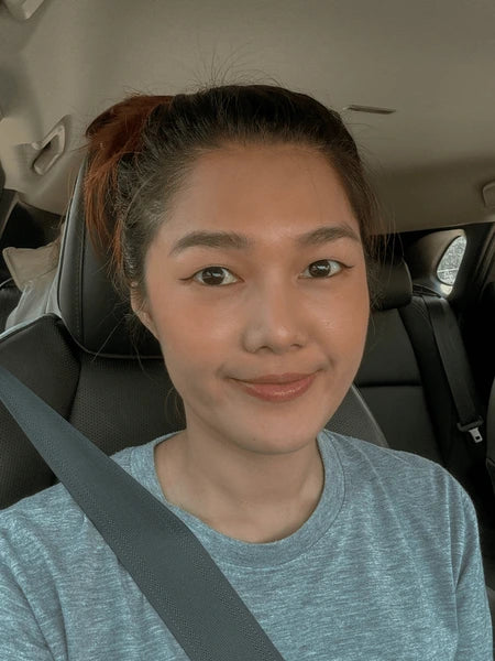 files/vertical-photo-asian-thai-woman-600nw-2622906163.webp